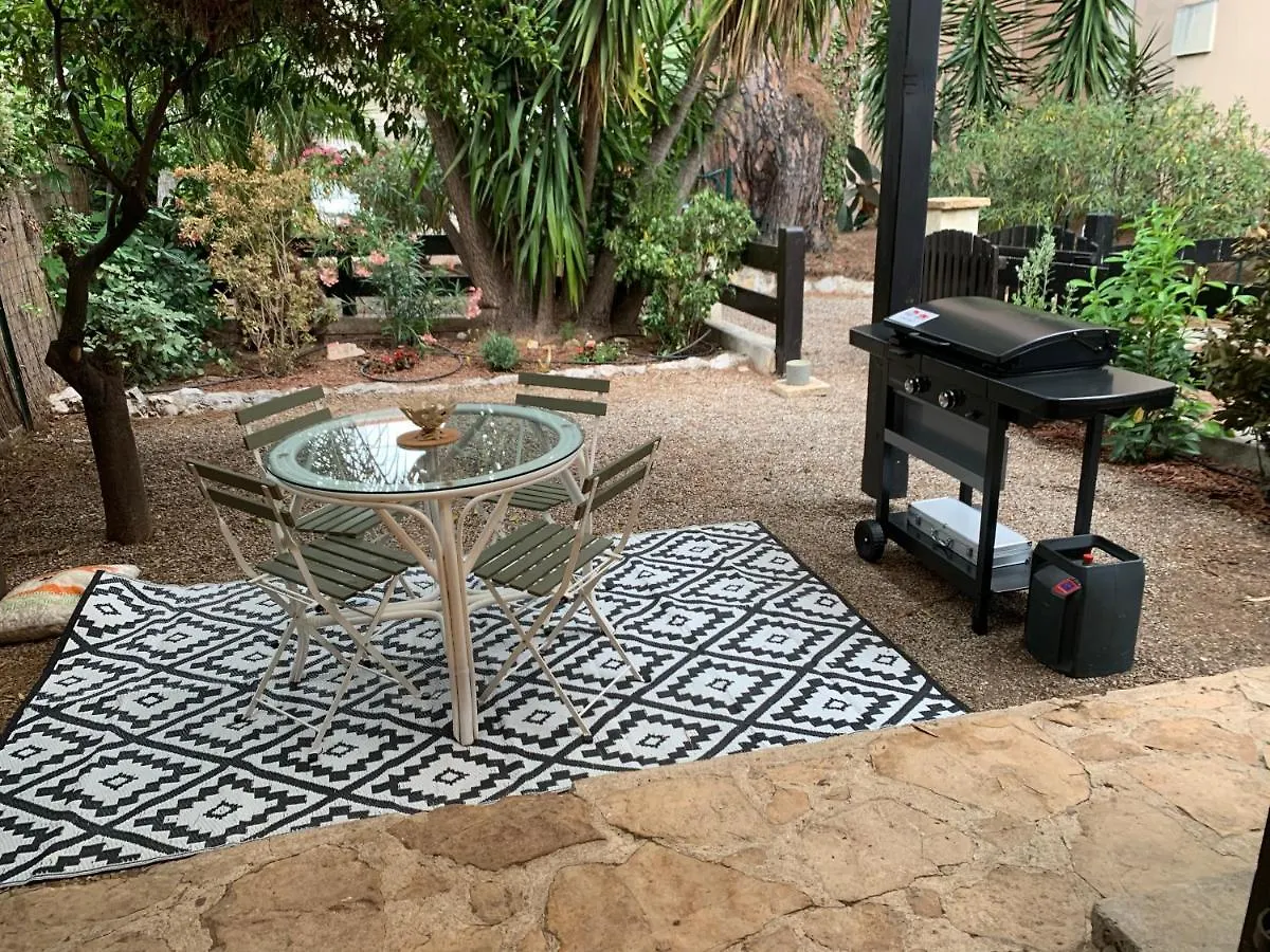 Appartement 1Piece Avec Jardin Dans Mas De Caractere Saint-Laurent-du-Var