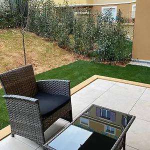 Deux Pieces Moderne Et Chaleureux Appartamento