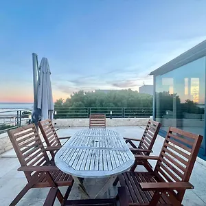  Appartement Sea And Mountain Views From Your Rooftop !