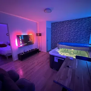 Terrasse Chambre Jacuzzi Privatif , Toulouse France