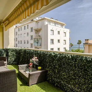 Beach & Airport Apartment