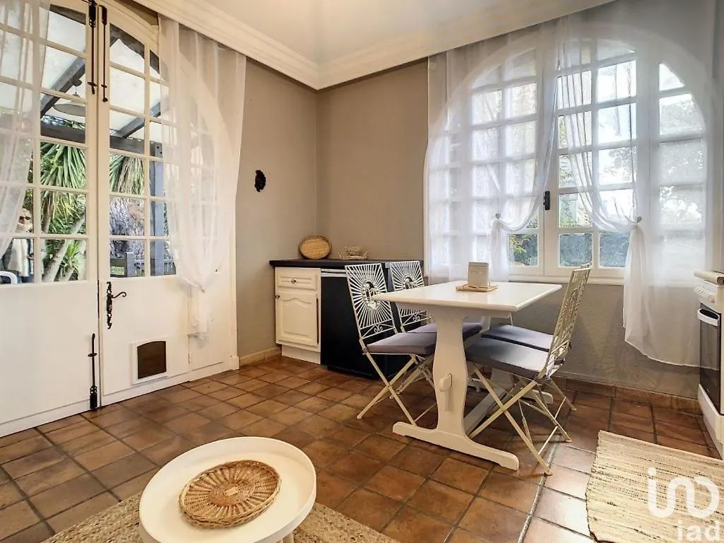 Appartement 1Piece Avec Jardin Dans Mas De Caractere Saint-Laurent-du-Var