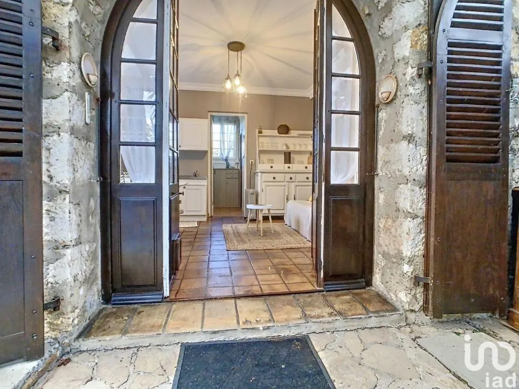 Appartement 1Piece Avec Jardin Dans Mas De Caractere Saint-Laurent-du-Var 0*,  France