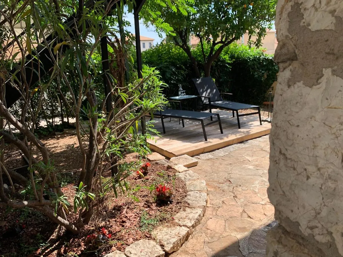 Appartement 1Piece Avec Jardin Dans Mas De Caractere Saint-Laurent-du-Var