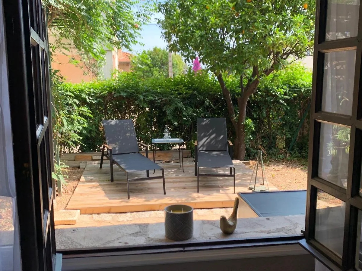 Appartement 1Piece Avec Jardin Dans Mas De Caractere Saint-Laurent-du-Var France