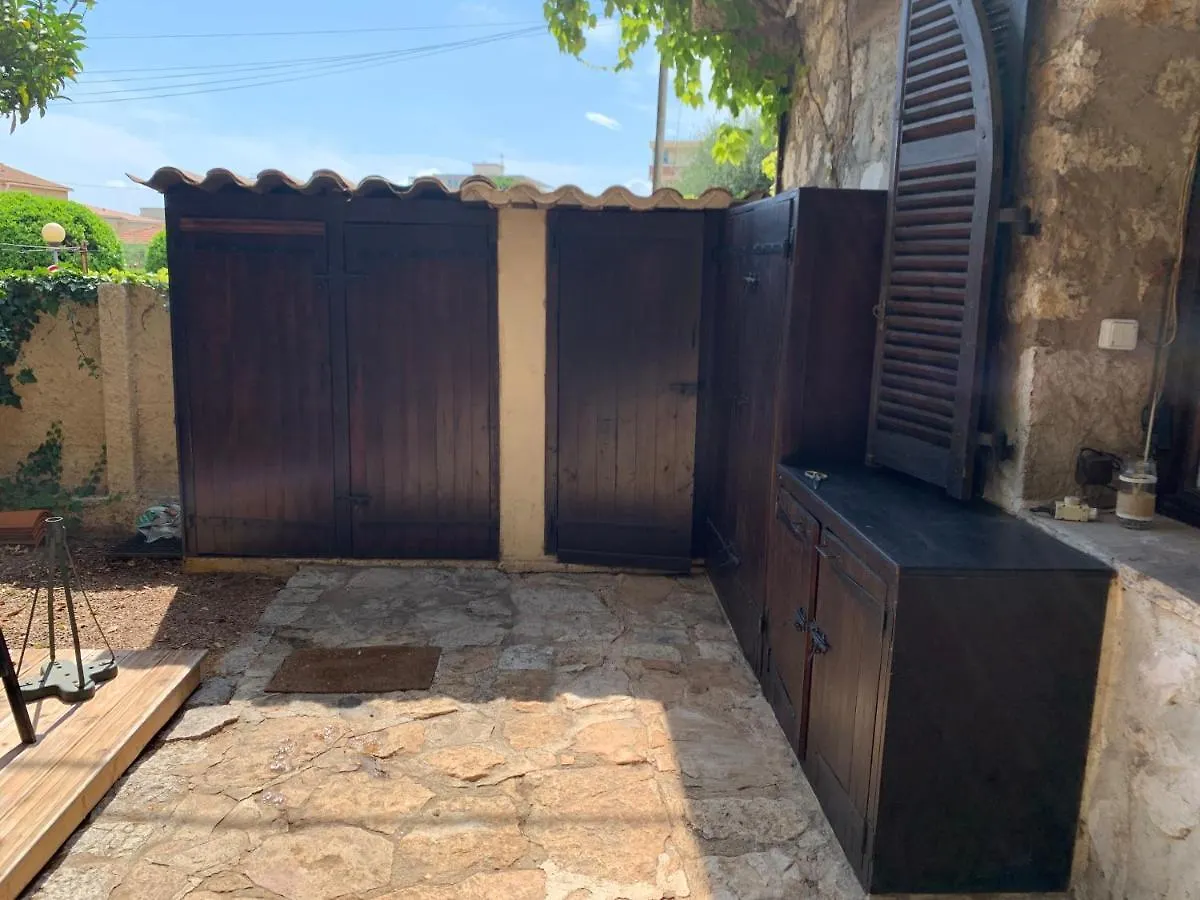 Appartement 1Piece Avec Jardin Dans Mas De Caractere Saint-Laurent-du-Var 0*,  France