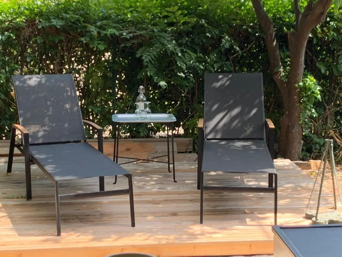 Appartement 1Piece Avec Jardin Dans Mas De Caractere Saint-Laurent-du-Var