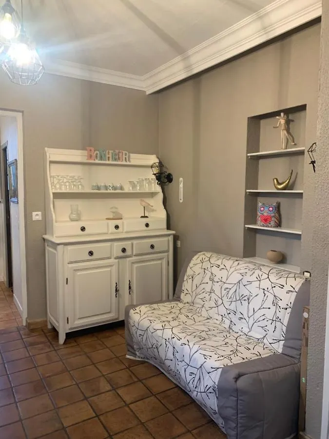 Appartement 1Piece Avec Jardin Dans Mas De Caractere Saint-Laurent-du-Var 0*,