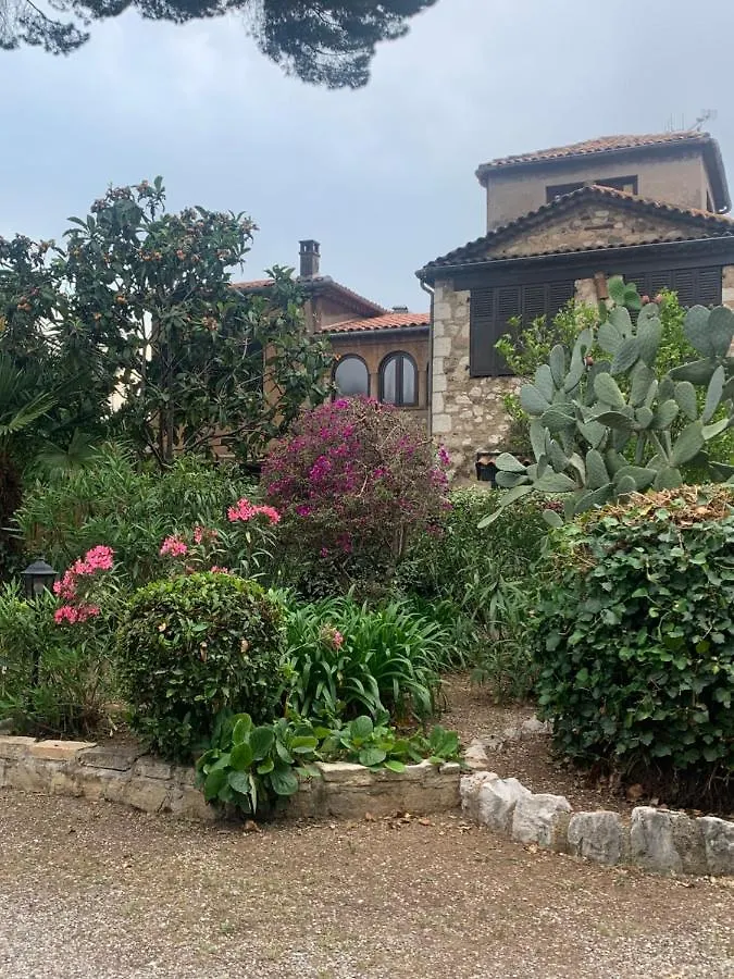 Appartement 1Piece Avec Jardin Dans Mas De Caractere Saint-Laurent-du-Var